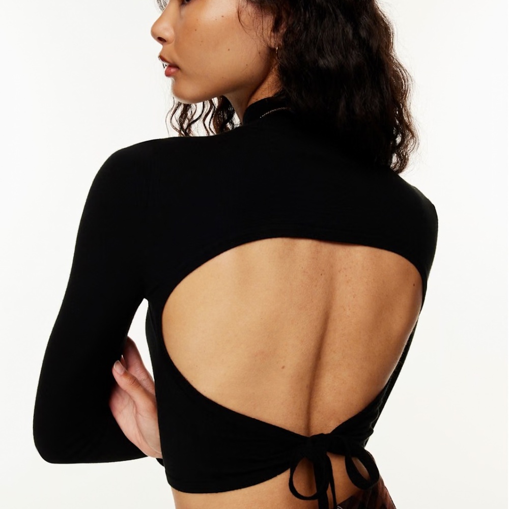 Aritzia Sunday best Ellie Sweater black